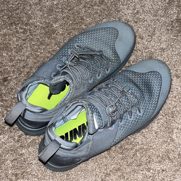 Worn Nike running shoes gray size 9 - Picture 5 of 6